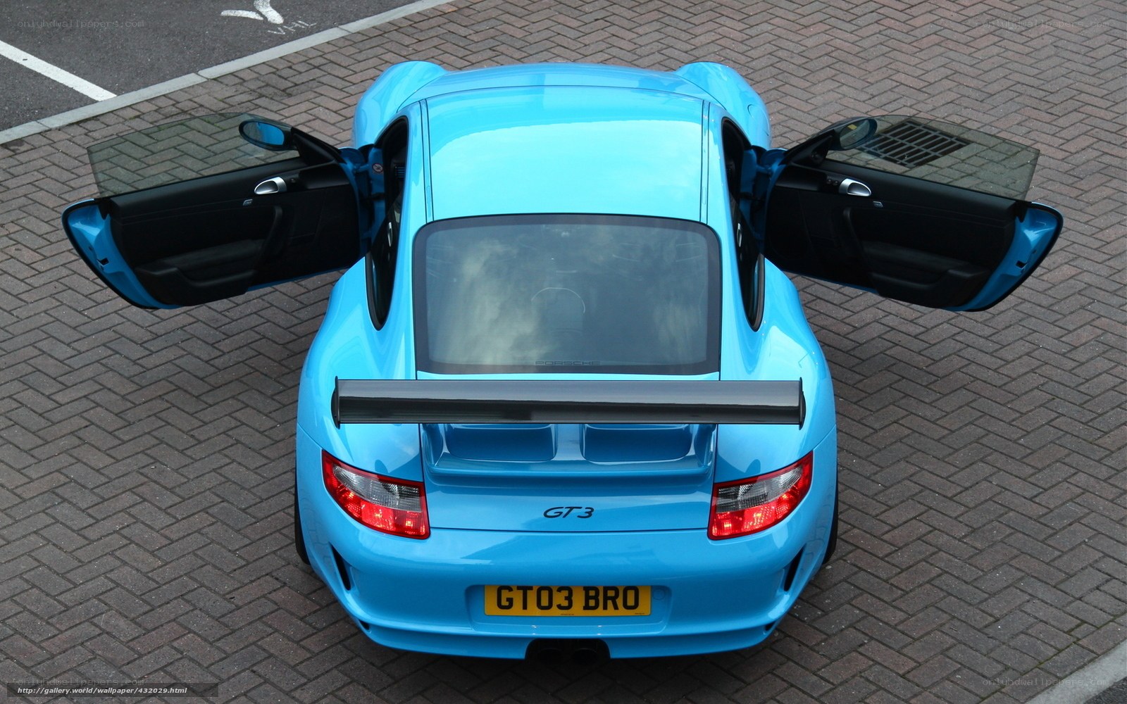 Blue Porsche GT3 with open doors