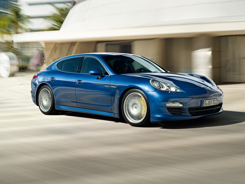 Blue Porsche Panamera — Dynamic