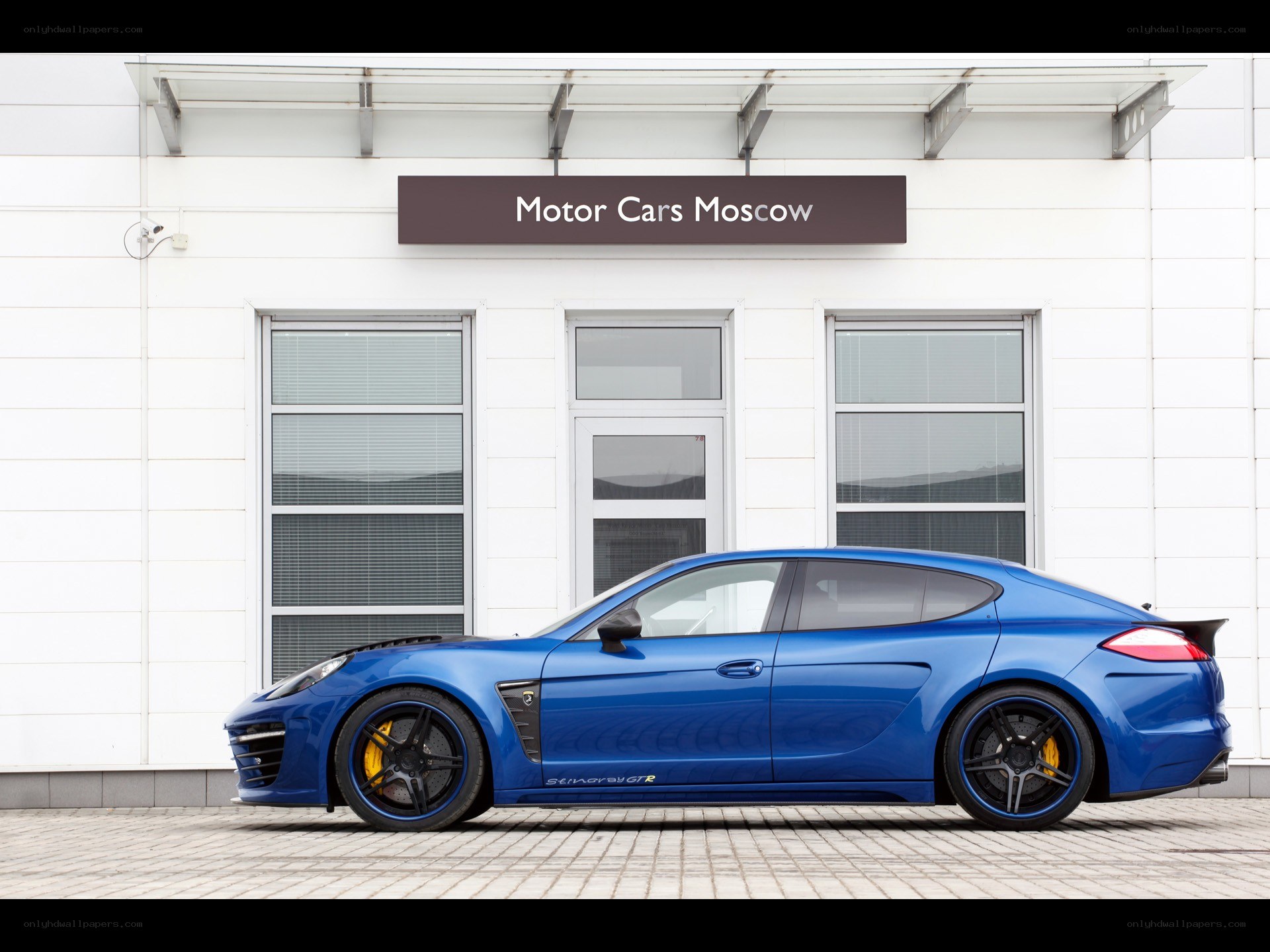Blue Porsche Panamera GT2