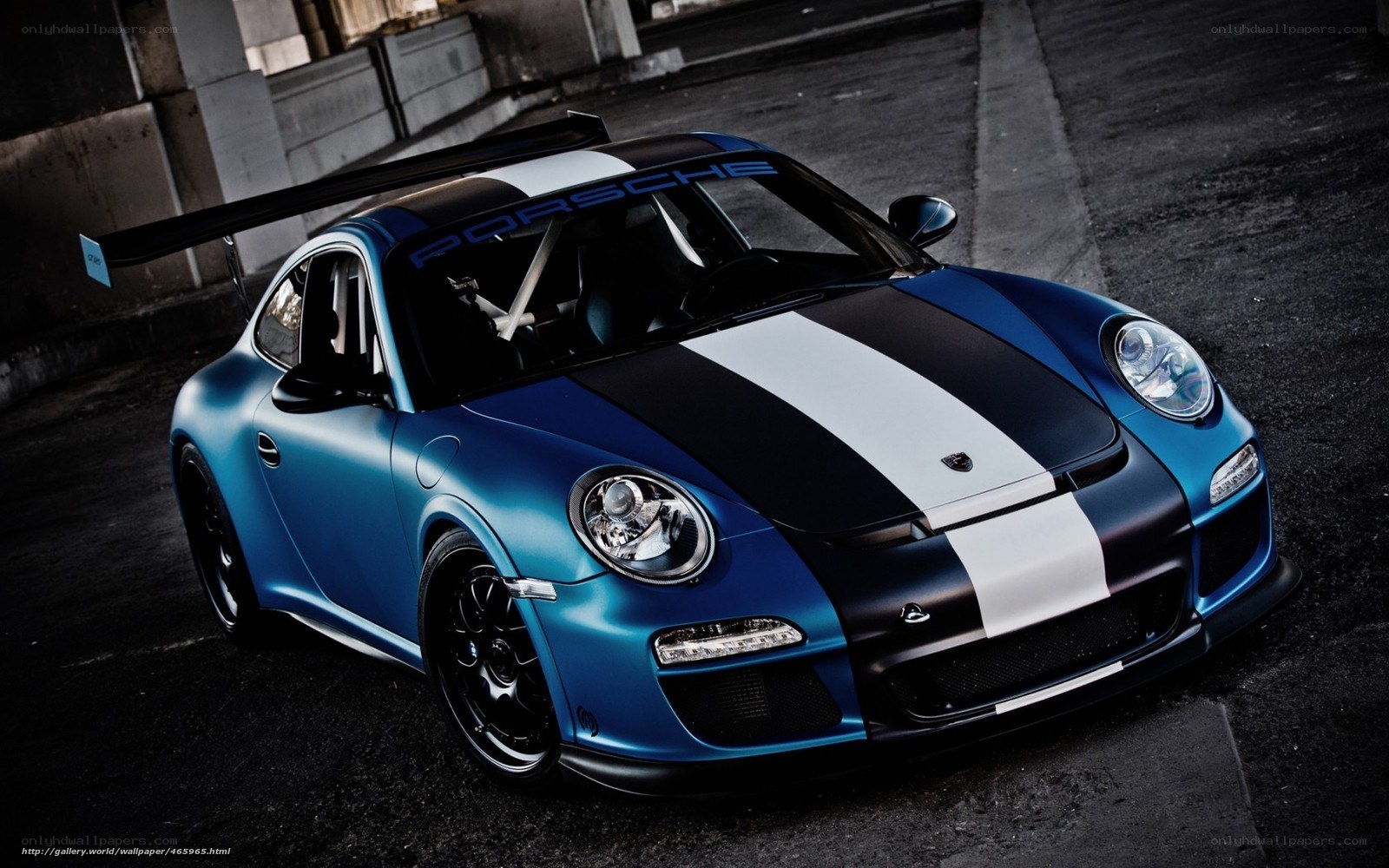 blue porsche race car