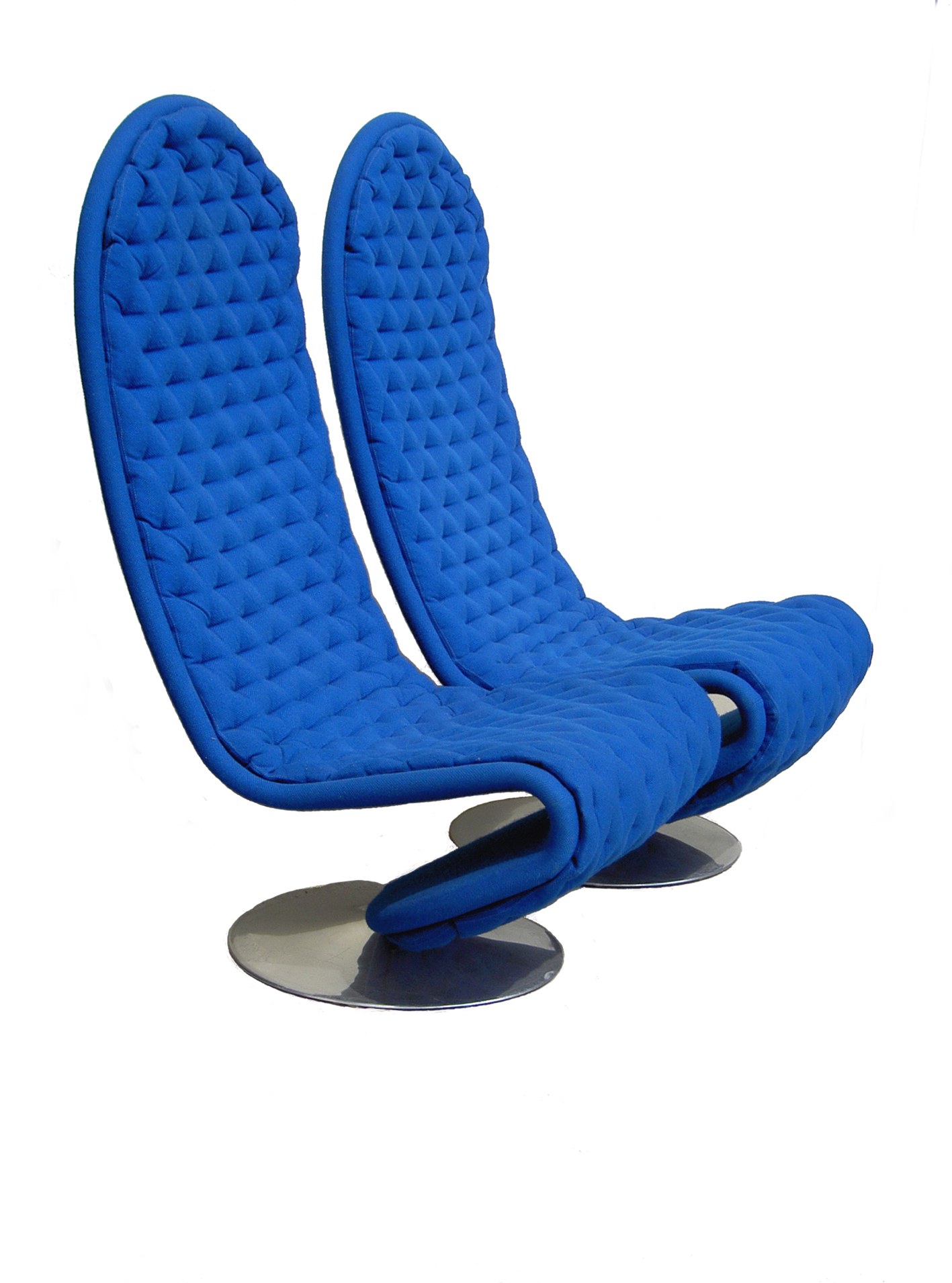 blue quilted lounge chair