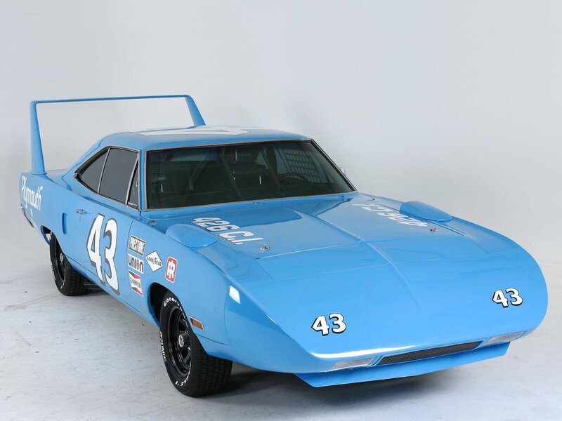 Blue race car with number 43