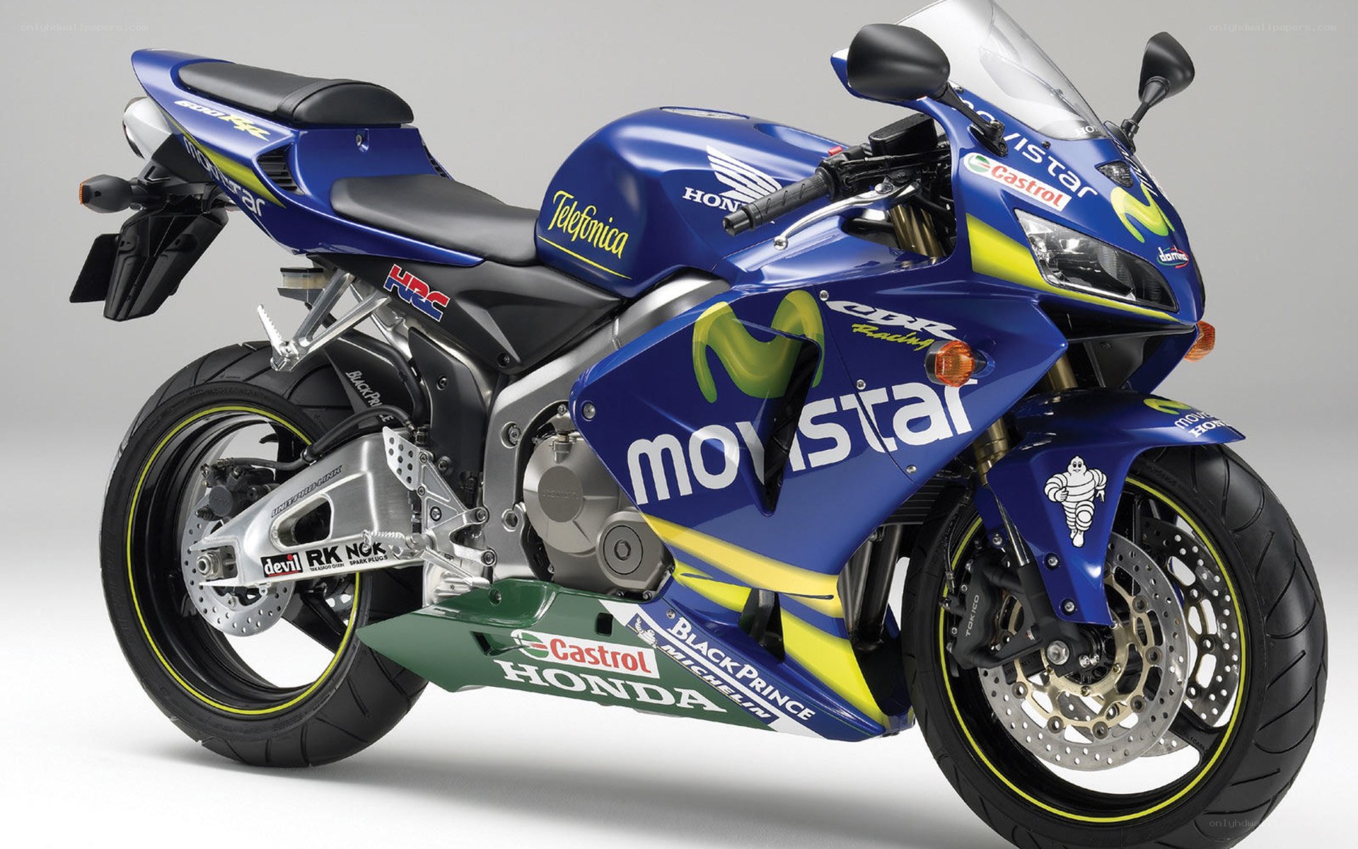 blue racing motorcycle