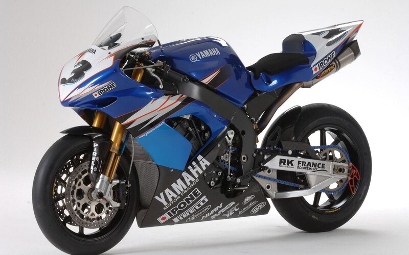 Blue Racing Motorcycle — Neutral, Photograph, Windshield