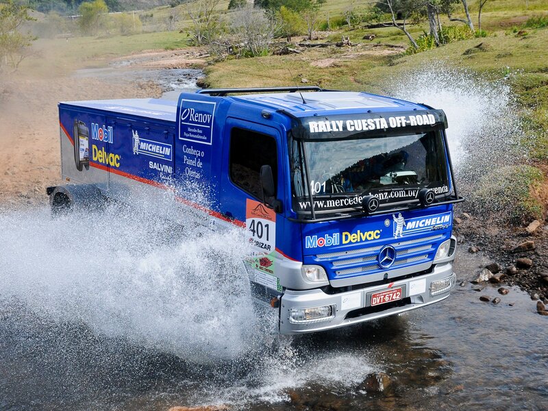 Blue Rally Truck — Dynamic