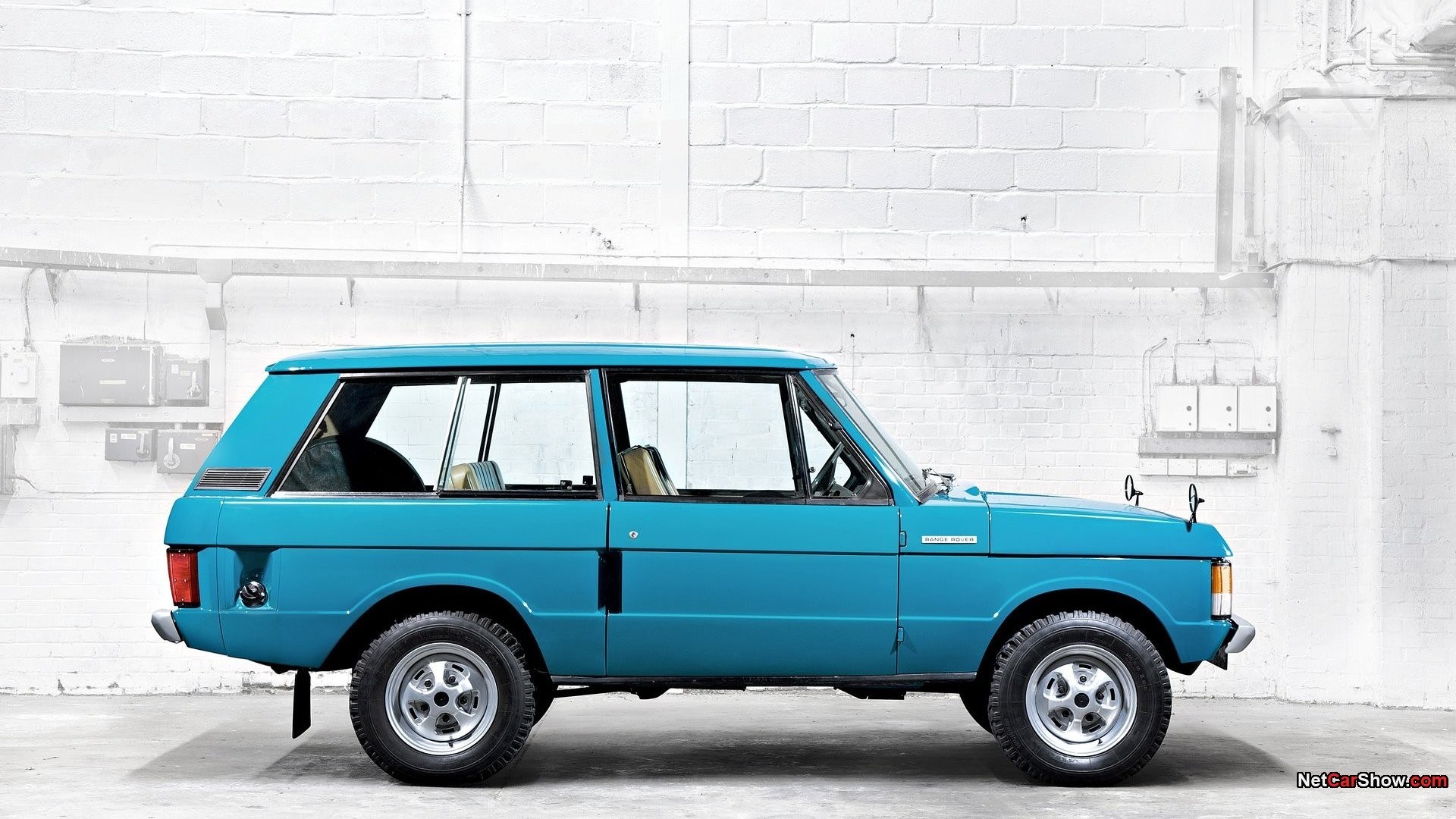 blue range rover classic