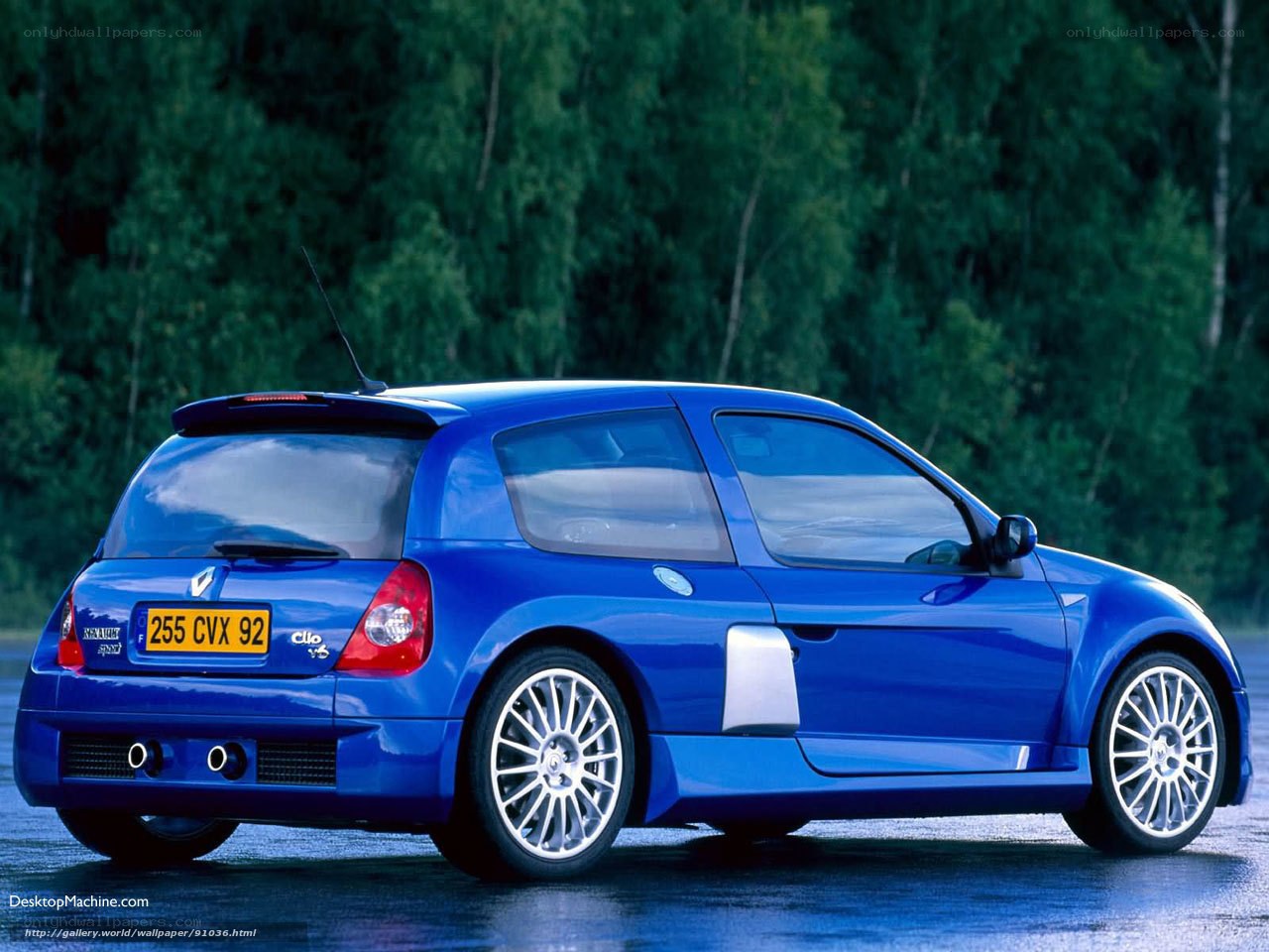 blue renault clio sport