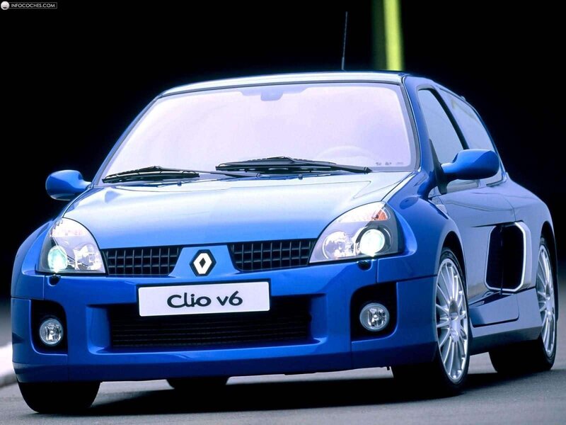 Blue Renault Clio V6 — Dramatic