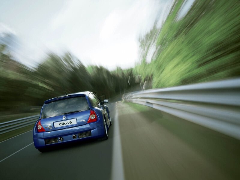 Blue Renault Clio V6 — Dynamic