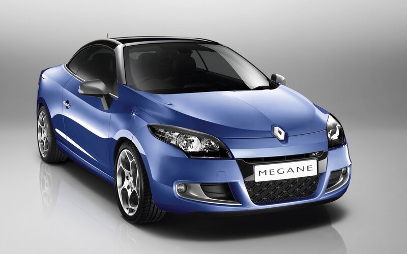 Blue Renault Mégane GT Coupe