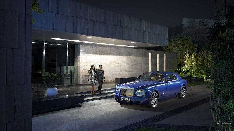 Blue Rolls-Royce at hotel entrance
