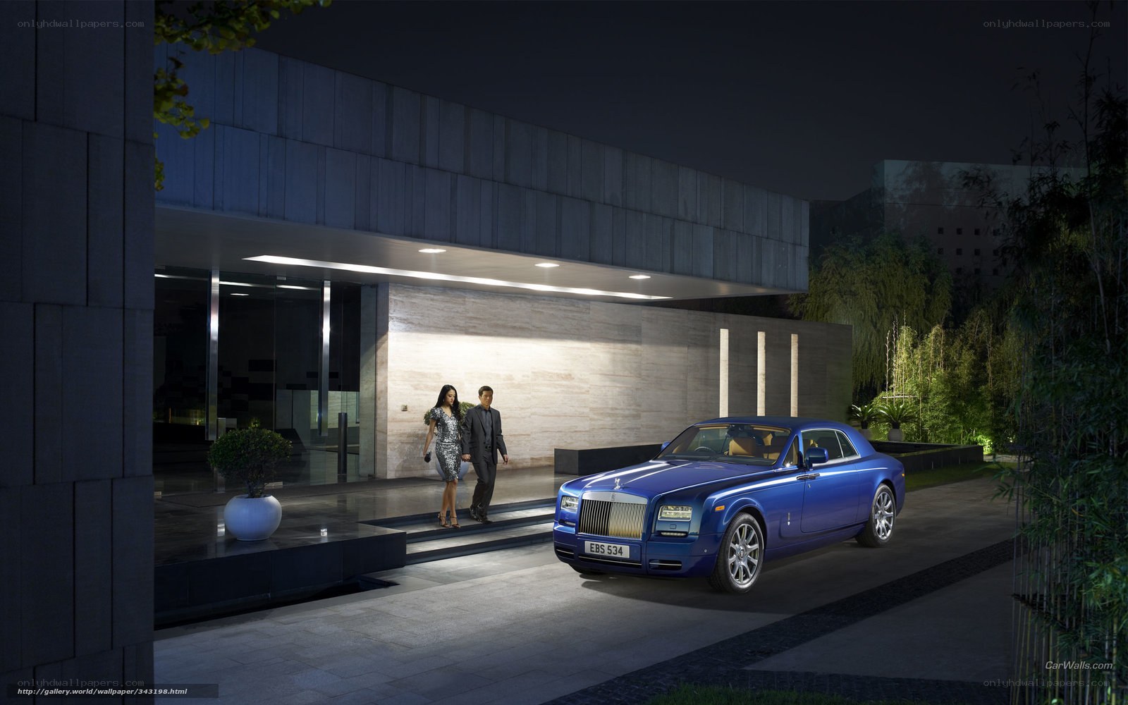 Blue Rolls-Royce at luxury hotel