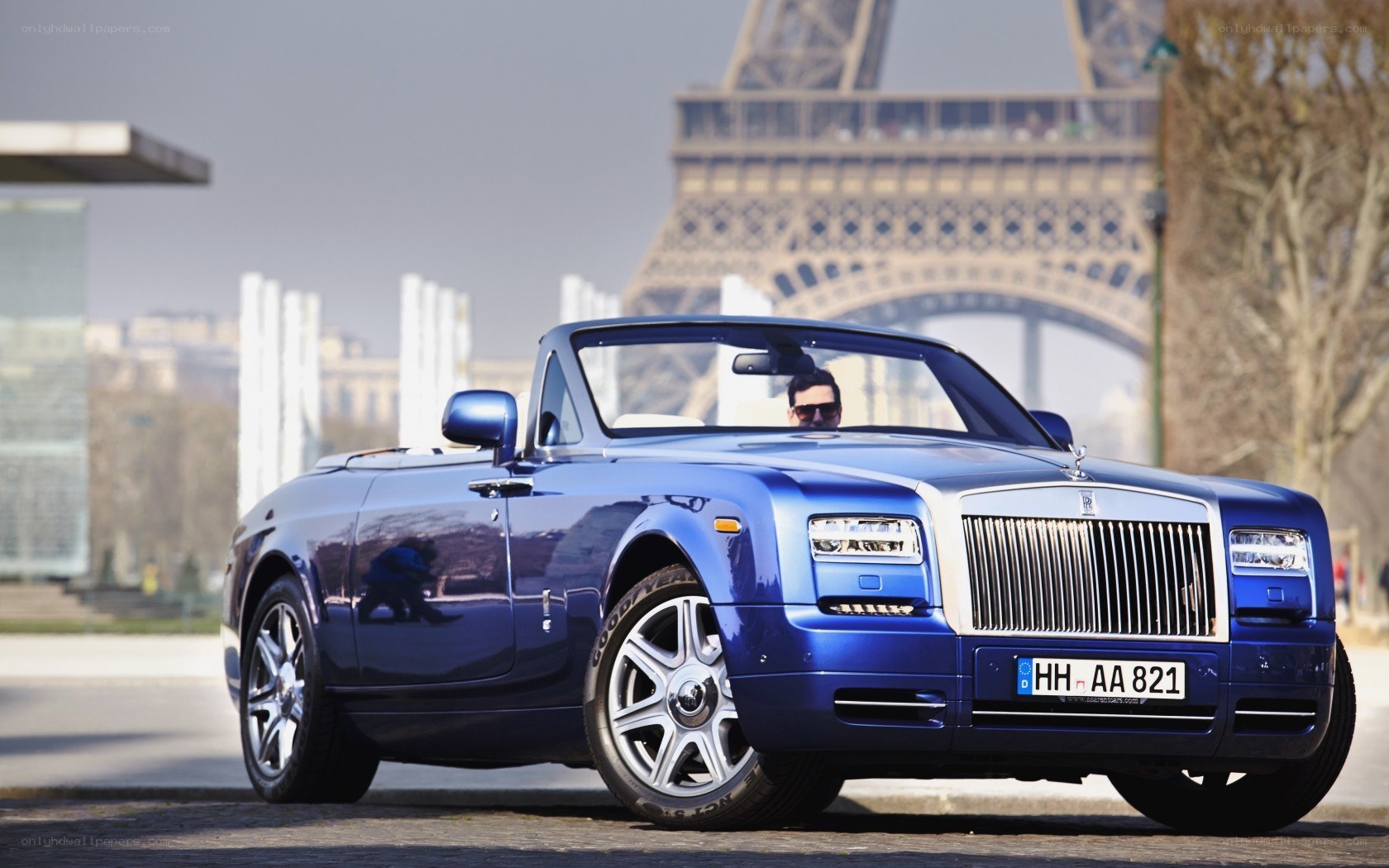 Blue Rolls-Royce convertible in Paris