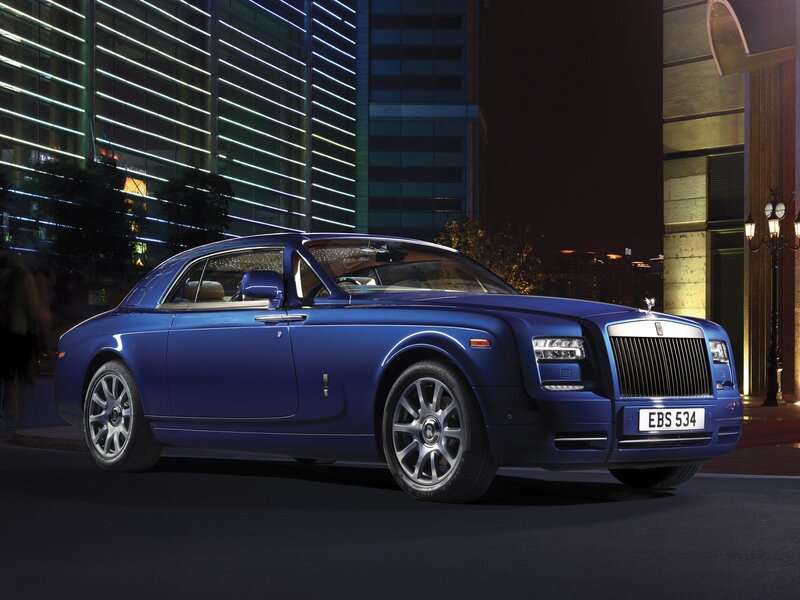 Blue Rolls-Royce in city at night