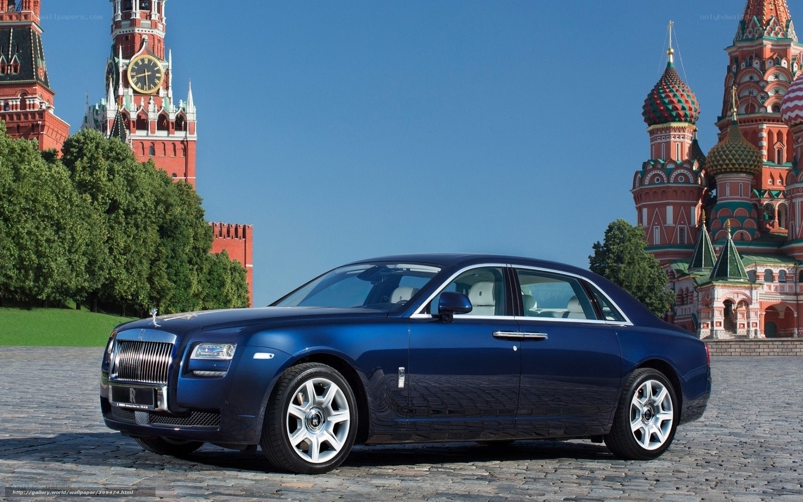 Blue Rolls-Royce in Moscow