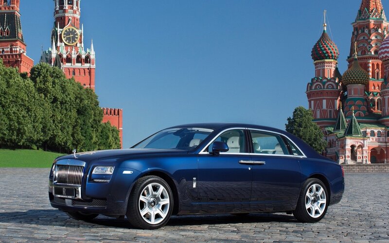 Blue Rolls-Royce Sedan — Serene