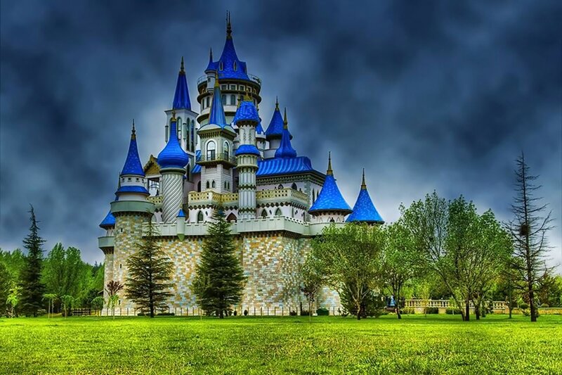 Blue-roofed Castle