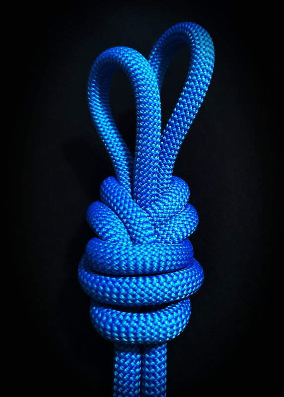 Blue Rope Knot — Dramatic