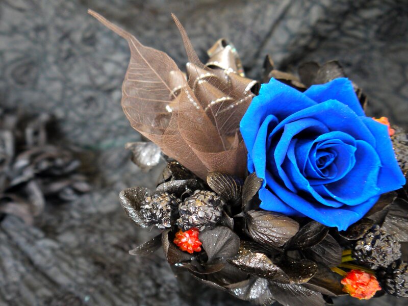 Blue Rose Arrangement — Dark