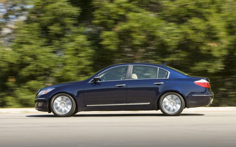 Blue Sedan Car — Dynamic