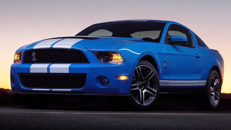 Blue Shelby GT500 — Dramatic