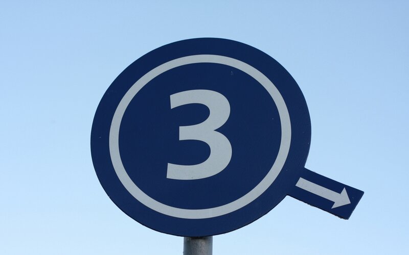blue sign with number three