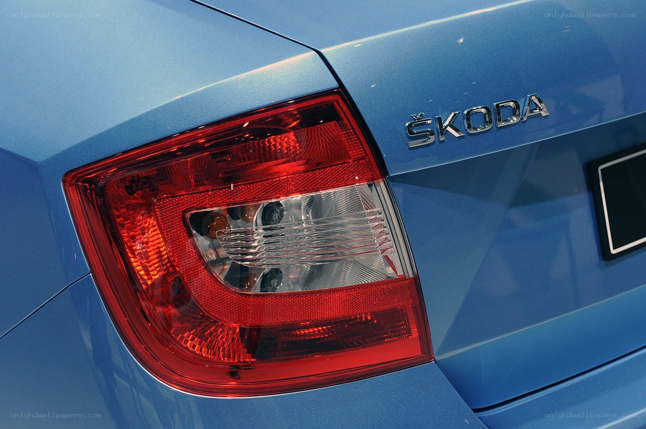 blue skoda rear tail light