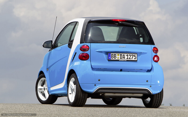 Blue Smart Car — Neutral