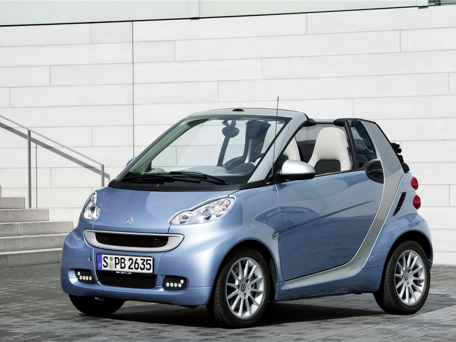 Blue smart fortwo cabrio