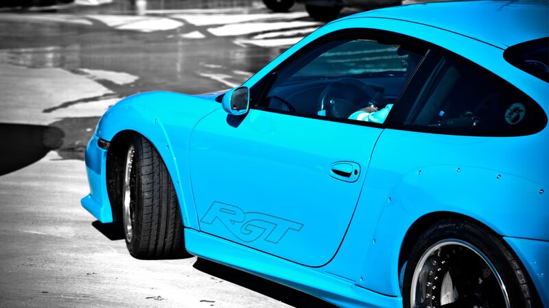 Blue sports car with RGT decal