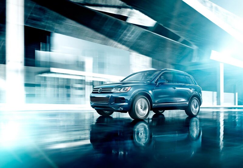 Blue Suv in Motion — Dynamic