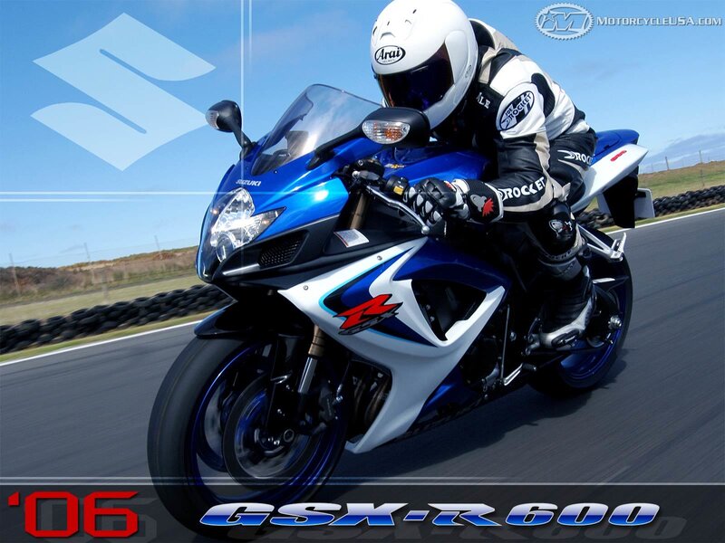Blue Suzuki GSX-R600 on track
