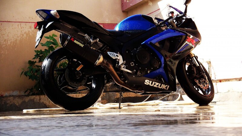 blue suzuki sport motorcycle