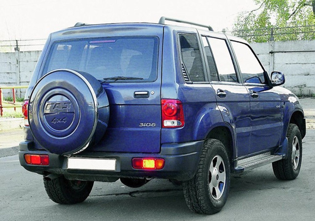 blue tatra 3106 suv