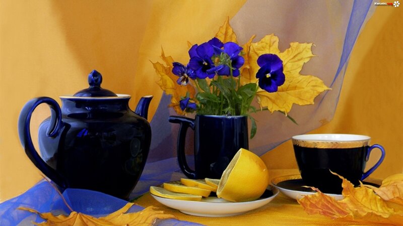 Blue Teapot with Flowers — Yellow, Calm