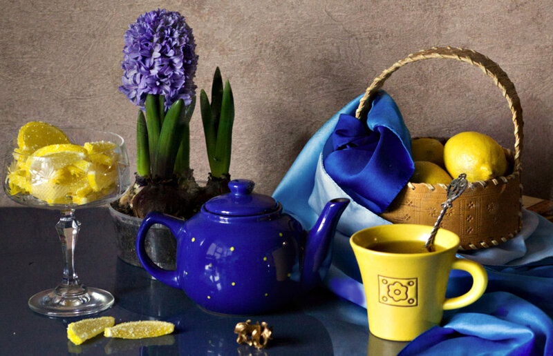 Blue Teapot with Lemons