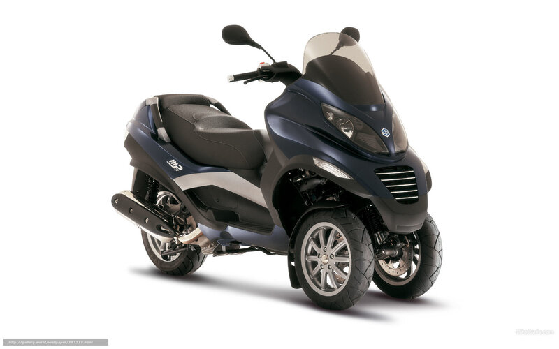 Blue Three-wheeled Scooter — Neutral, Photograph, Windshield, Side Mirror
