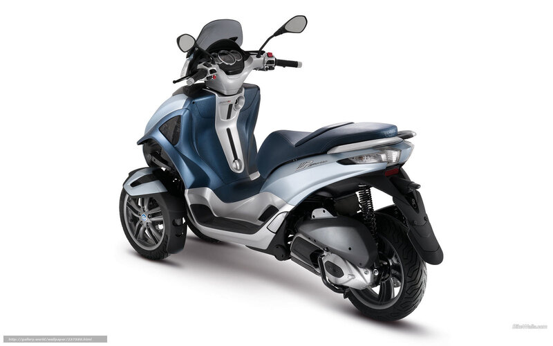 Blue Three-wheeled Scooter — Neutral, Photograph, Windshield, Side Mirrors