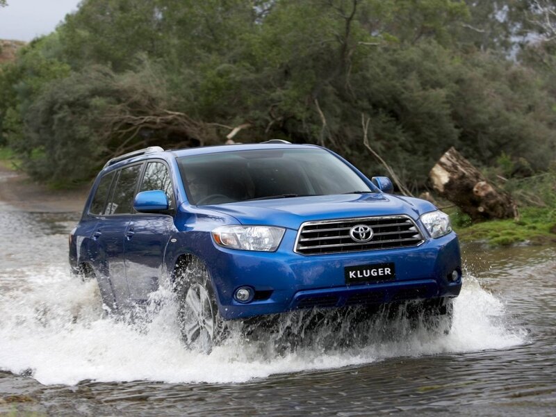 Blue Toyota Kluger crossing river