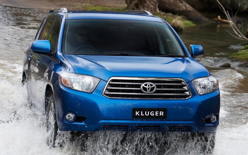 Blue Toyota Kluger