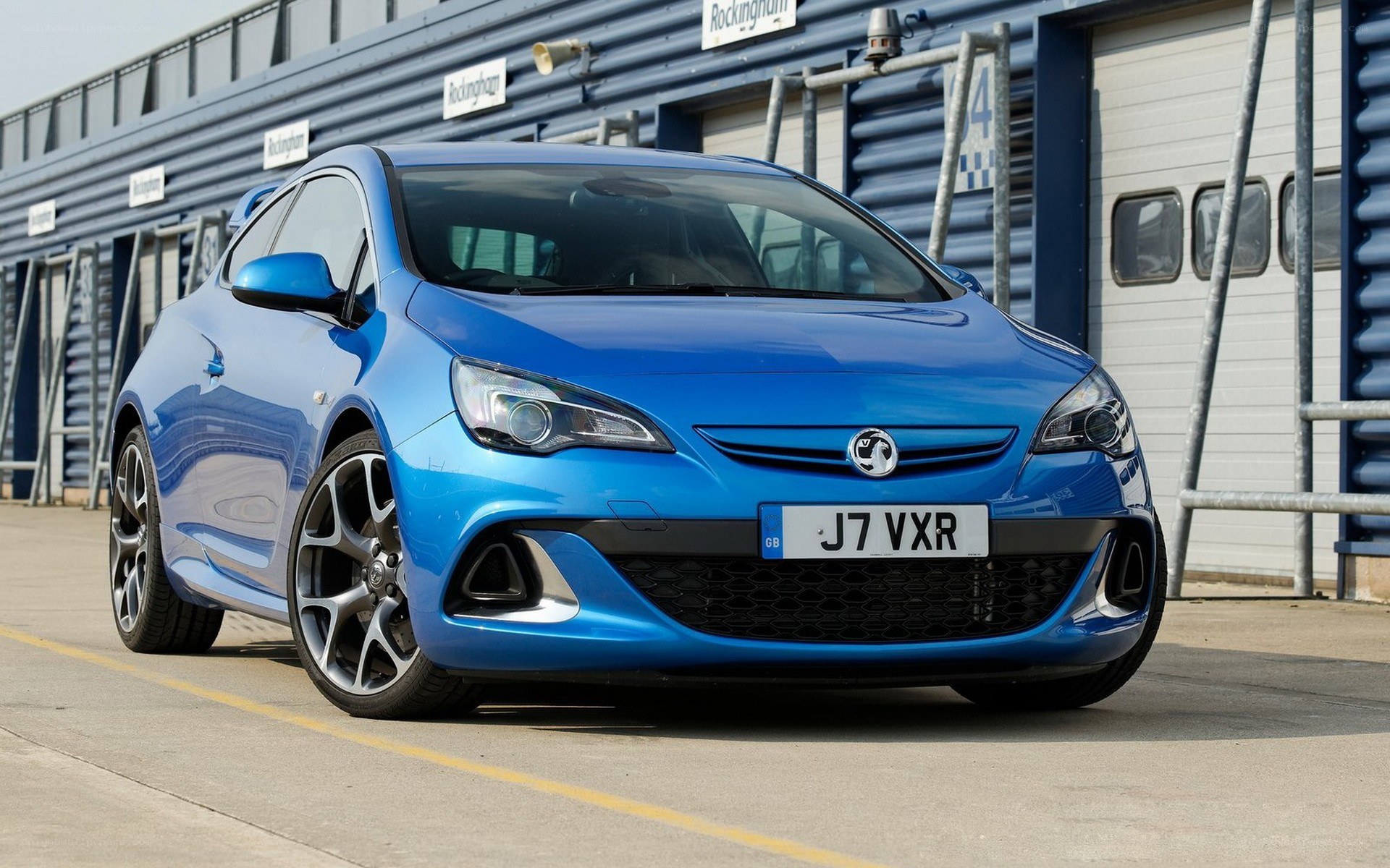blue vauxhall astra hatchback