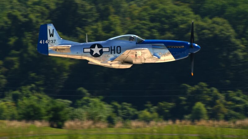 Blue Vintage Airplane — Dynamic