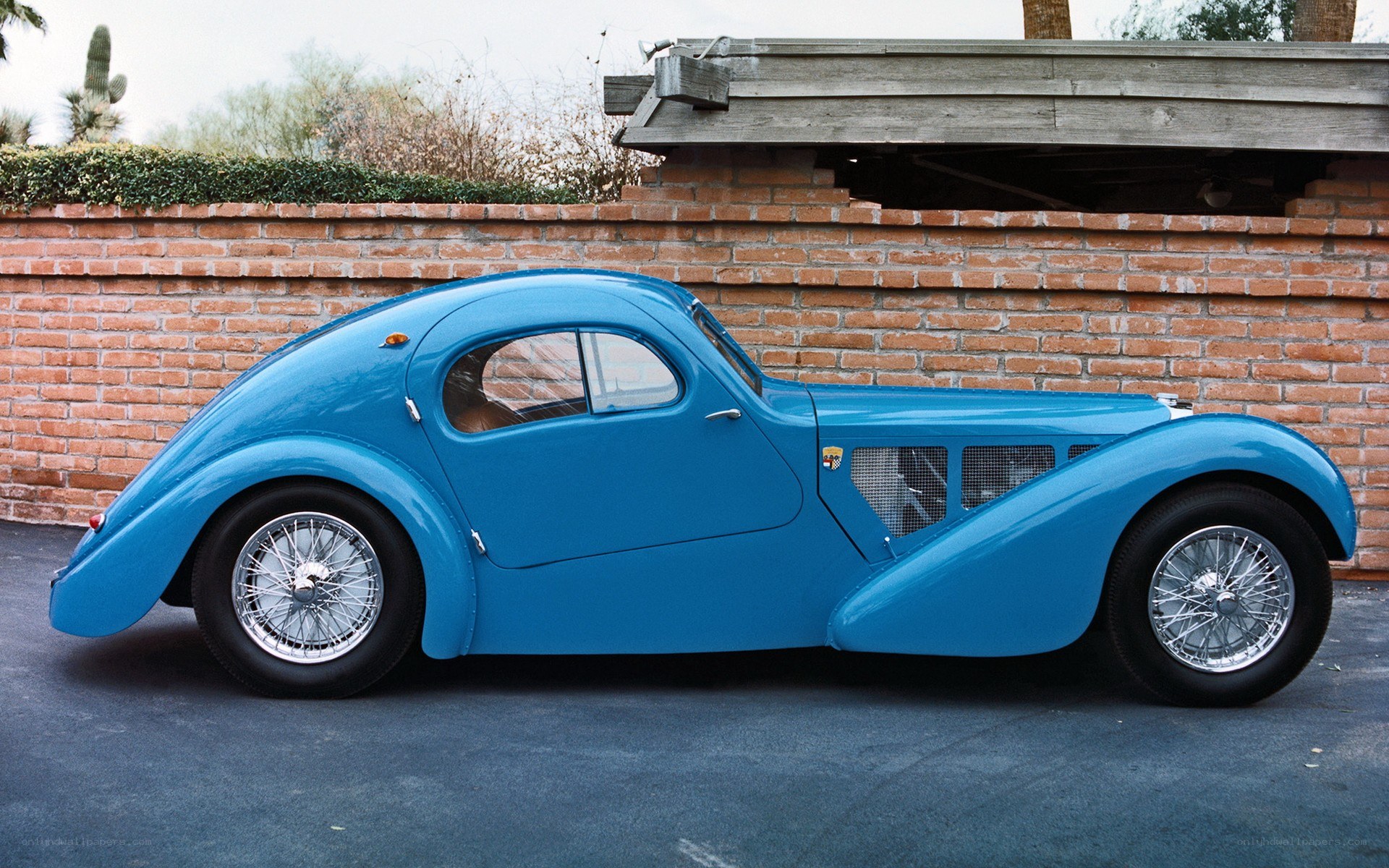 Blue vintage Bugatti car