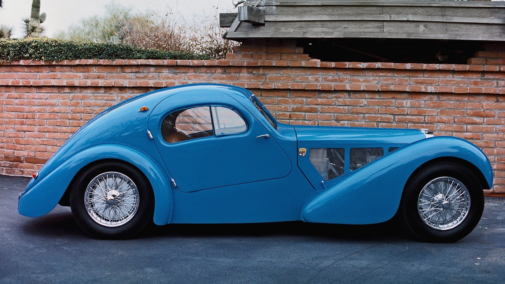 Blue vintage Bugatti car