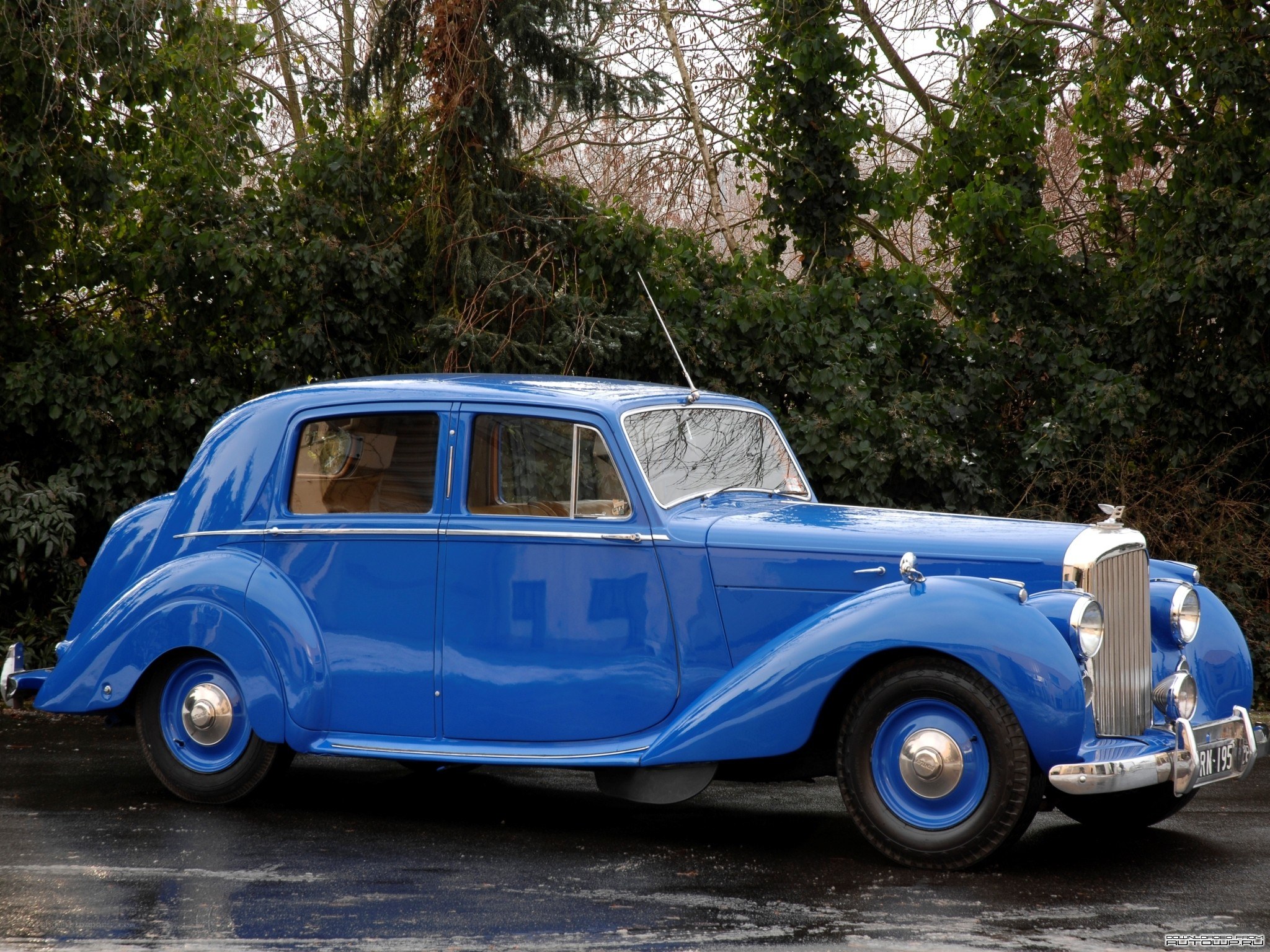 blue vintage car