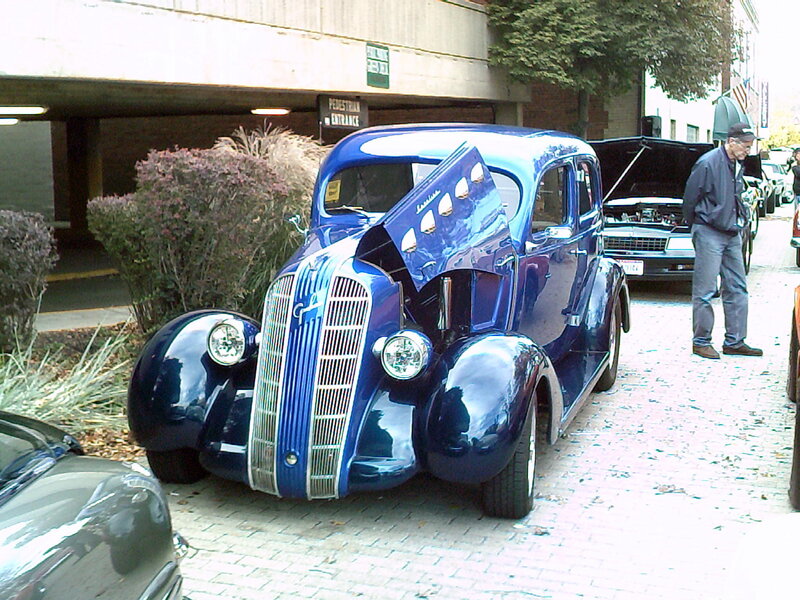 Blue Vintage Car — Calm, Autumn