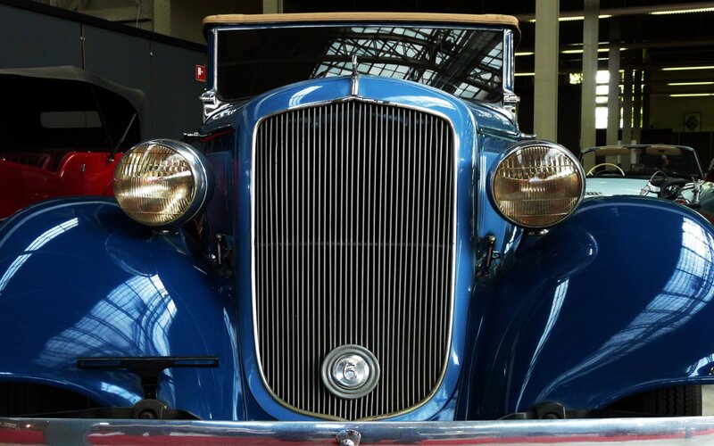 Blue Vintage Car — Calm, Photograph, Grille