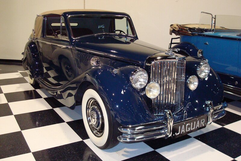 Blue Vintage Car — Calm