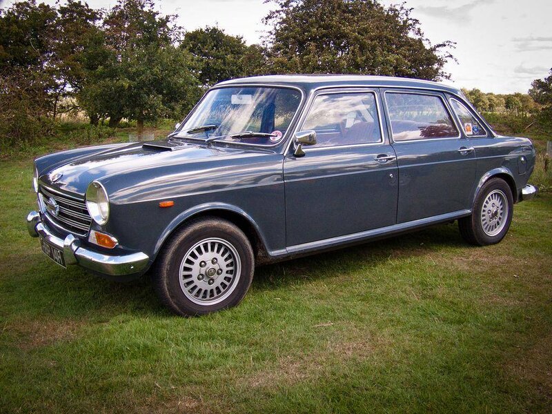 Blue Vintage Car — Gray, Calm
