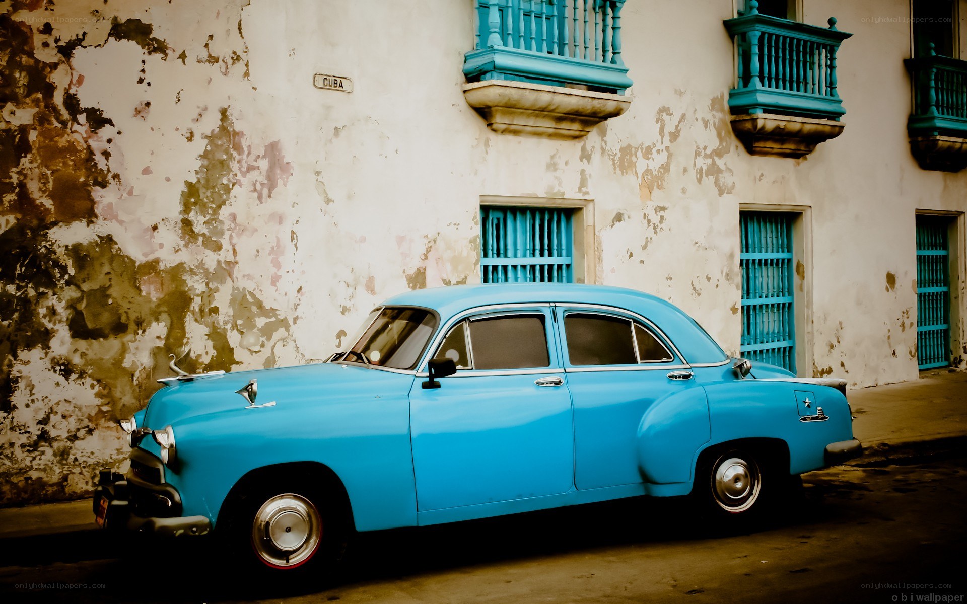 Blue vintage car in Cuba